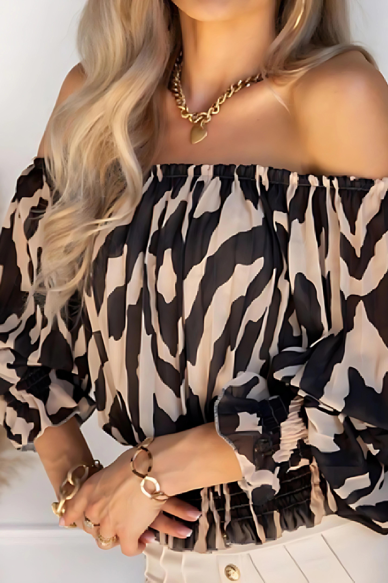 Off-Shoulder Printed Shirt: Sexy Women's Fashion